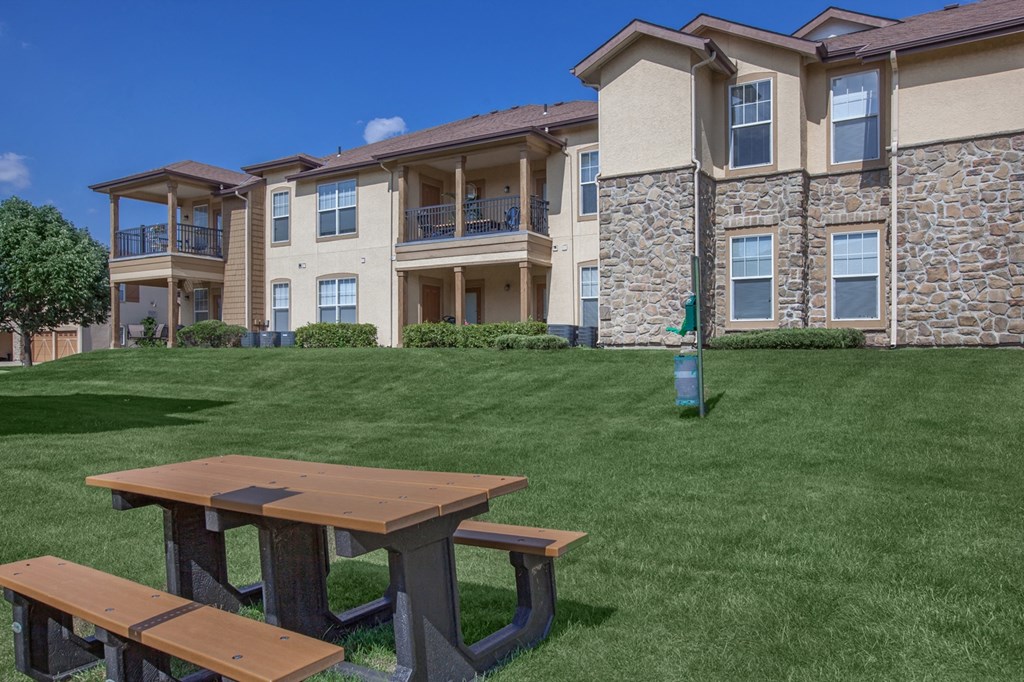 Exterior View Of Property at Avignon Apartment Homes, Olathe, Kansas