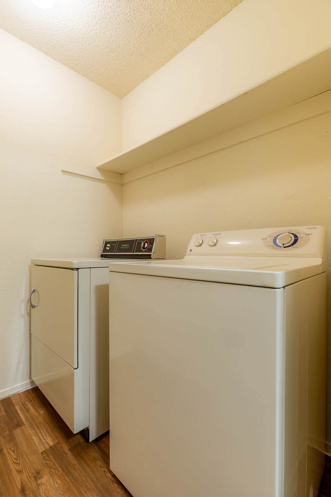 Coventry Oaks Apartments, 11701 West 105th Street, Overland Park, KS