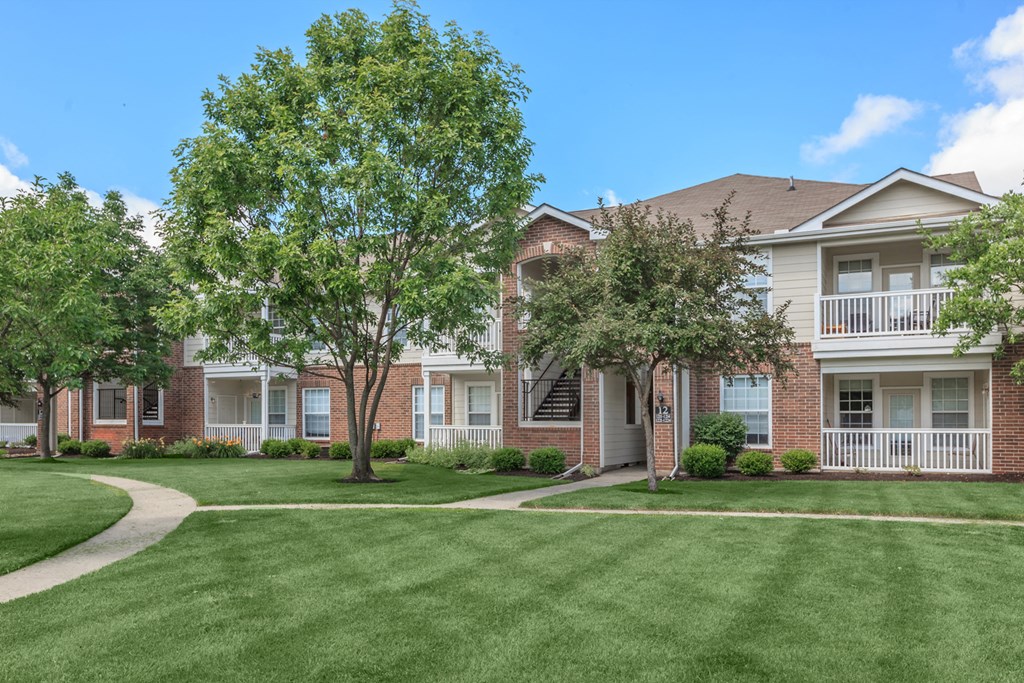 Building exterior at Creekside Apartments, Overland Park