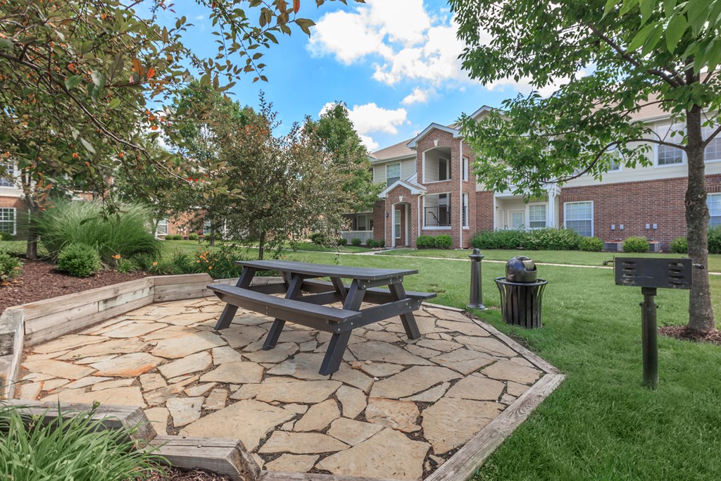 Seating area at Creekside Apartments, Kansas