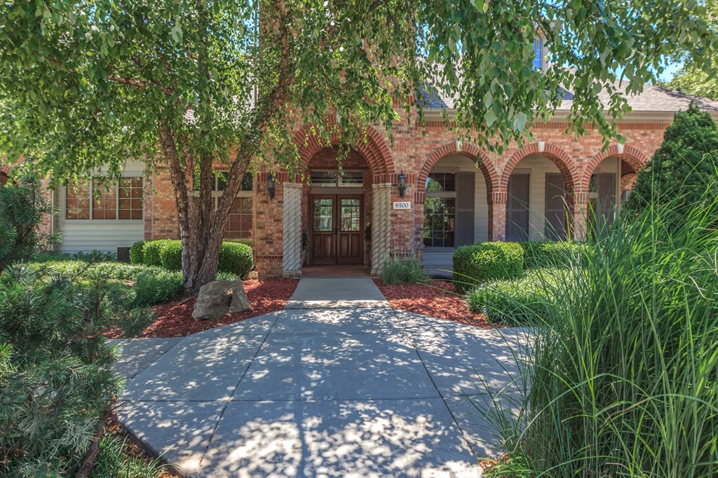 Walk area at Crescent, Lenexa, 66219