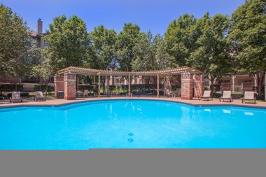 Swimming pool at Crescent, Lenexa, Kansas - Photo Gallery 3
