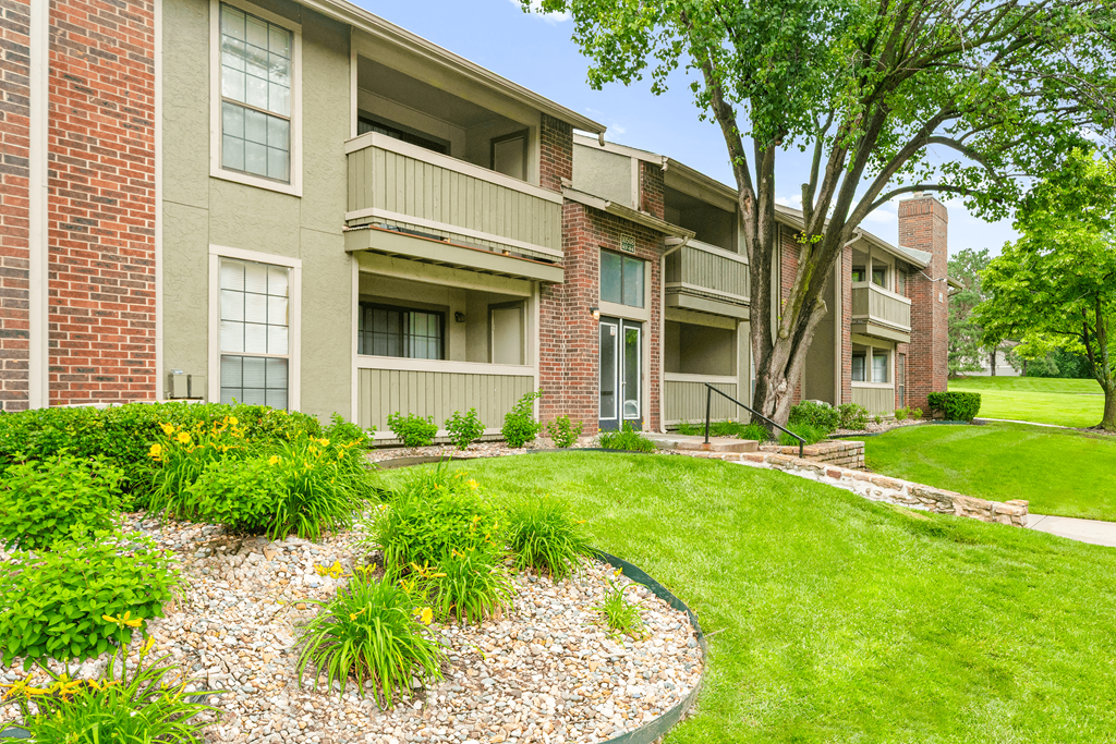 A building with a green lawn in front. at Coventry Oaks Apartments, Overland Park