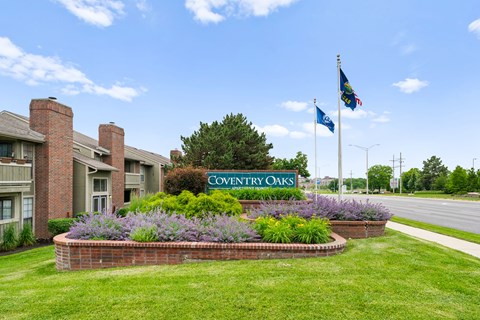 A sign that says