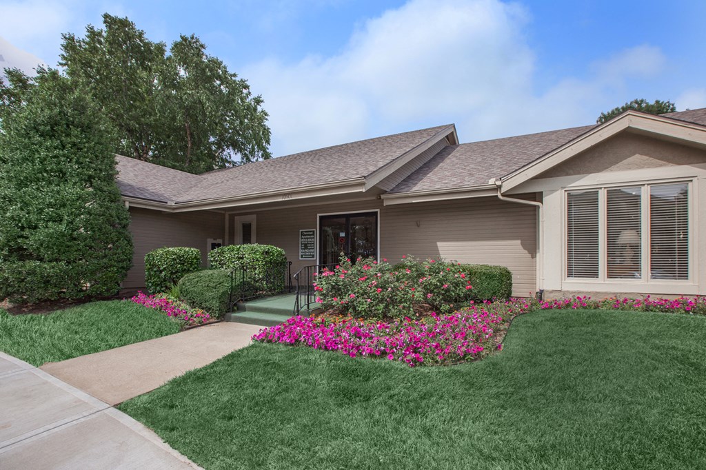 Building exterior area at Cloverset Valley Apartments, Kansas City, MO