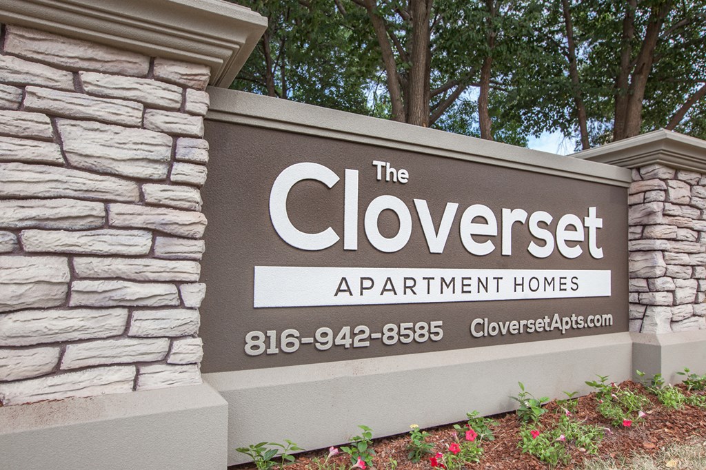 Signature1 at Cloverset Valley Apartments, Kansas City