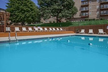 10601 Jefferson Street 1-2 Beds Apartment for Rent - Photo Gallery 3