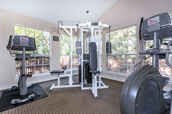fitness center  at Creekview Apartment Homes, Dallas, 75254