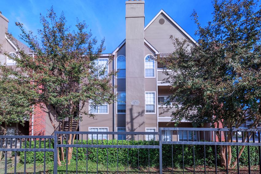 Creekview Apartment Homes, 14255 Preston Road, Dallas, TX RentCafe