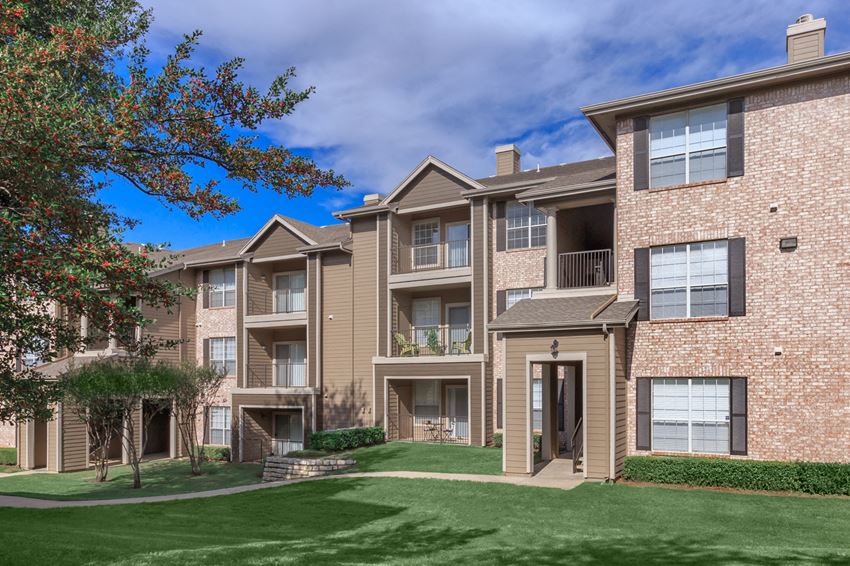 The Clairborne Apartment Homes, 2355 Highway 360 N., Grand Prairie, TX