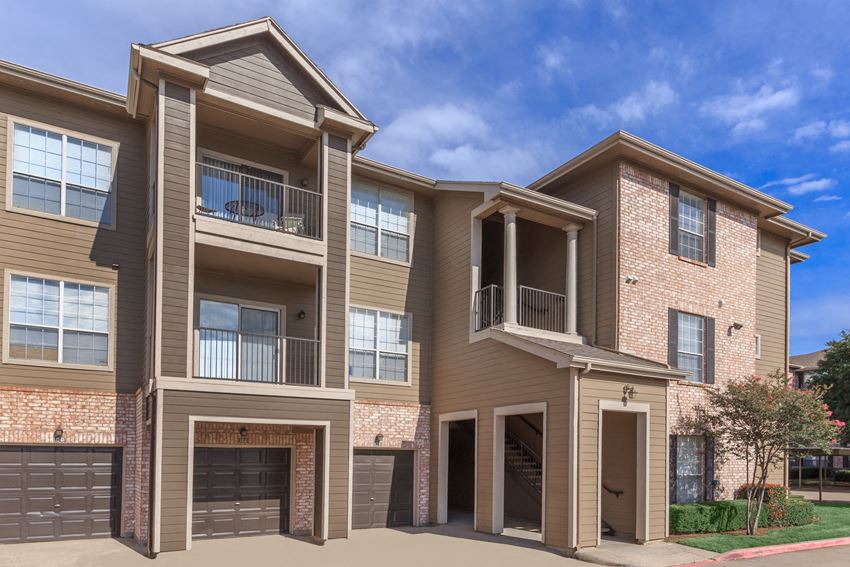 The Clairborne Apartment Homes, 2355 Highway 360 N., Grand Prairie, TX
