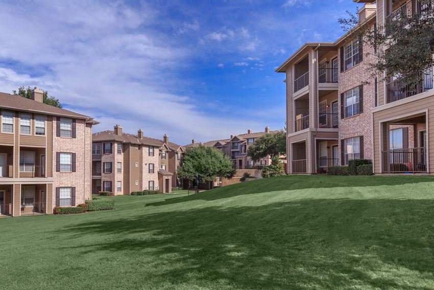 The Clairborne Apartment Homes, 2355 Highway 360 N., Grand Prairie, TX