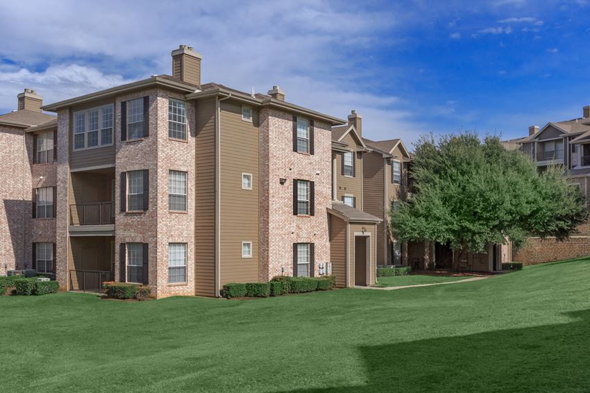 The Clairborne Apartment Homes, 2355 Highway 360 N., Grand Prairie, TX ...