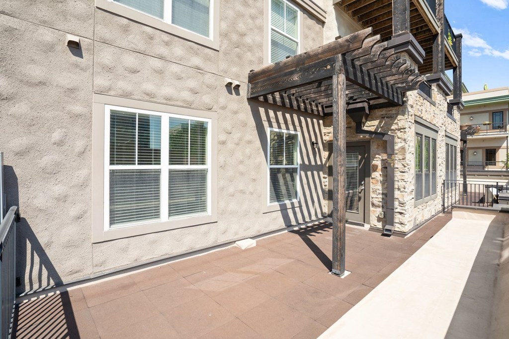 Exterior View at Mirabelle Luxury Apartments, Kansas City