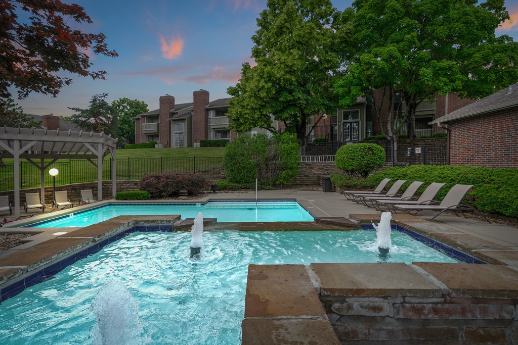 A pool with a fountain in the middle of it. at Coventry Oaks Apartments, Overland Park, KS, 66214