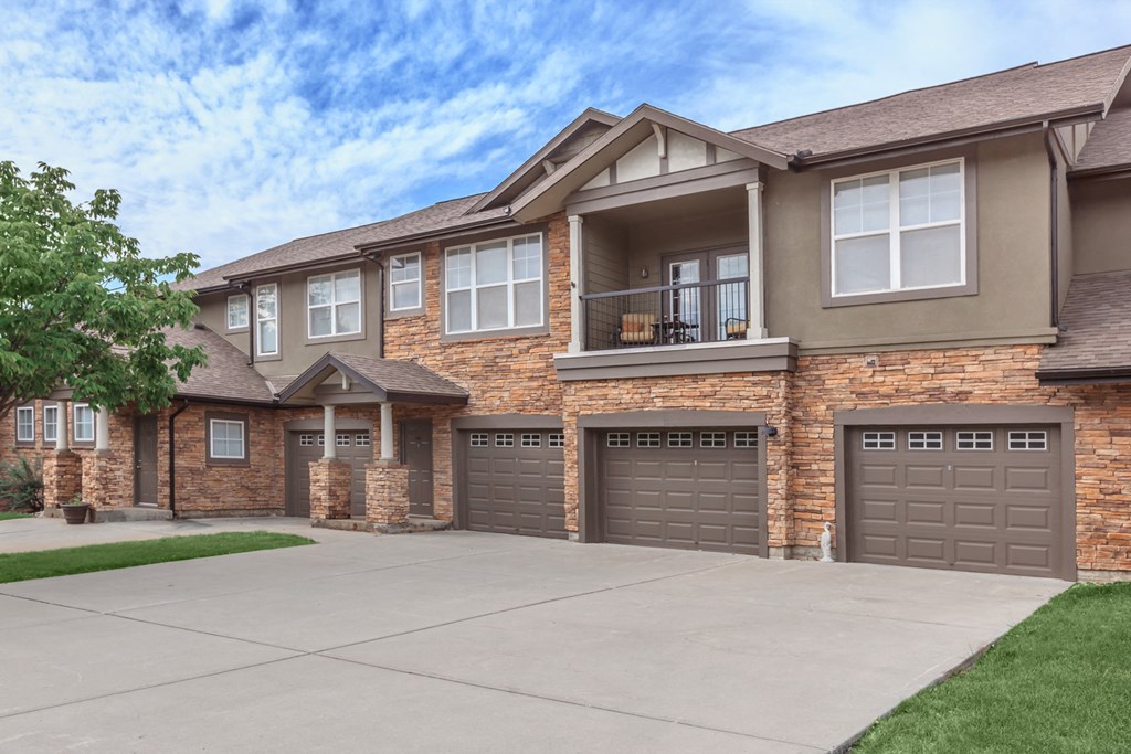 Overland Park Apartments With Attached Garages