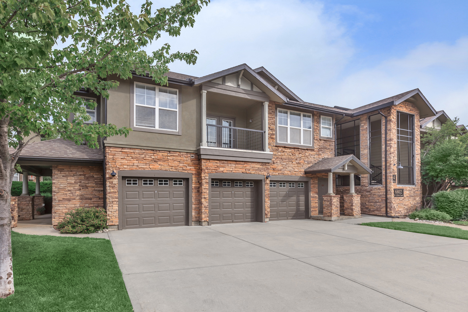 Deer Creek Apartments, 12849 Metcalf Ave, Overland Park, KS - RENTCafé