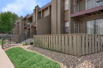 9551 W. 85th Street 1-3 Beds Apartment for Rent - Photo Gallery 4
