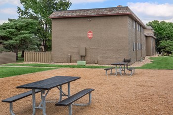 9551 W. 85th Street 1-3 Beds Apartment for Rent - Photo Gallery 5