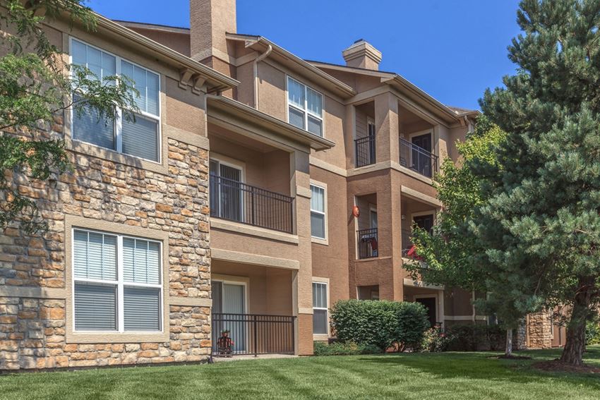 Stonepost Lakeside Apartment Homes, 13810 S. Pflumm Road, Olathe, KS