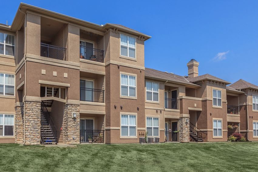Stonepost Lakeside Apartment Homes, 13810 S. Pflumm Road, Olathe, KS