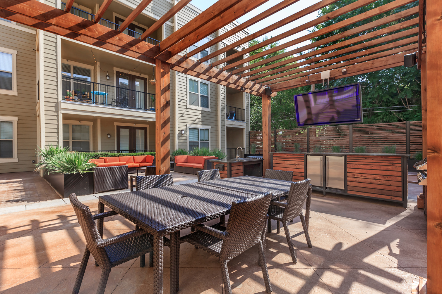 Outdoor seating at West 39th Street Apartments, Kansas City