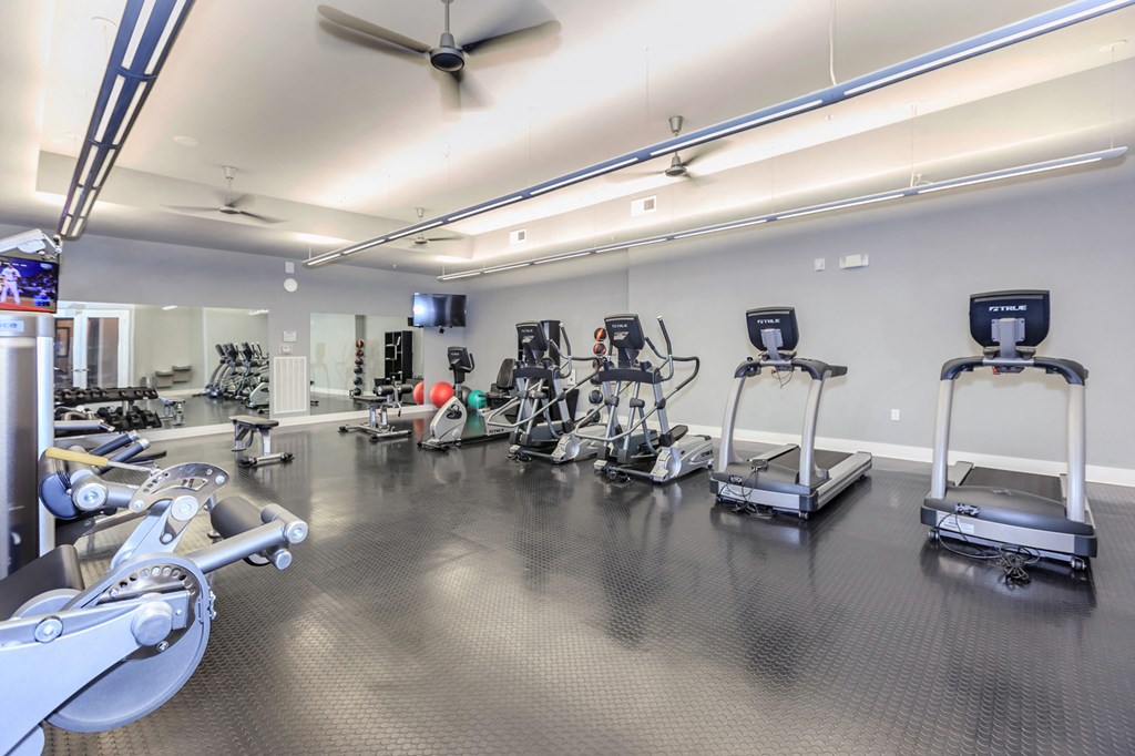 Fitnessat West 39th Street Apartments, Kansas City, 64111