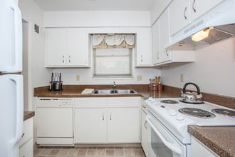 Fully furnished Kitchen at Sheridan Ridge, Overland Park, KS