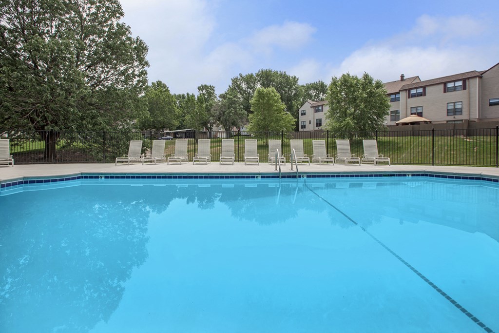 Sparkling Pool at Sheridan Ridge, Overland Park, KS