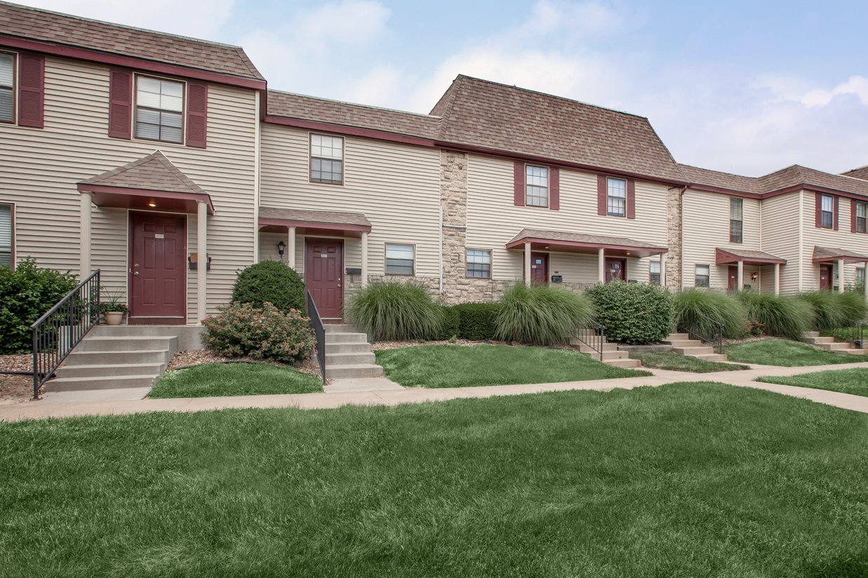 Sheridan Ridge Apartments in Overland Park, KS
