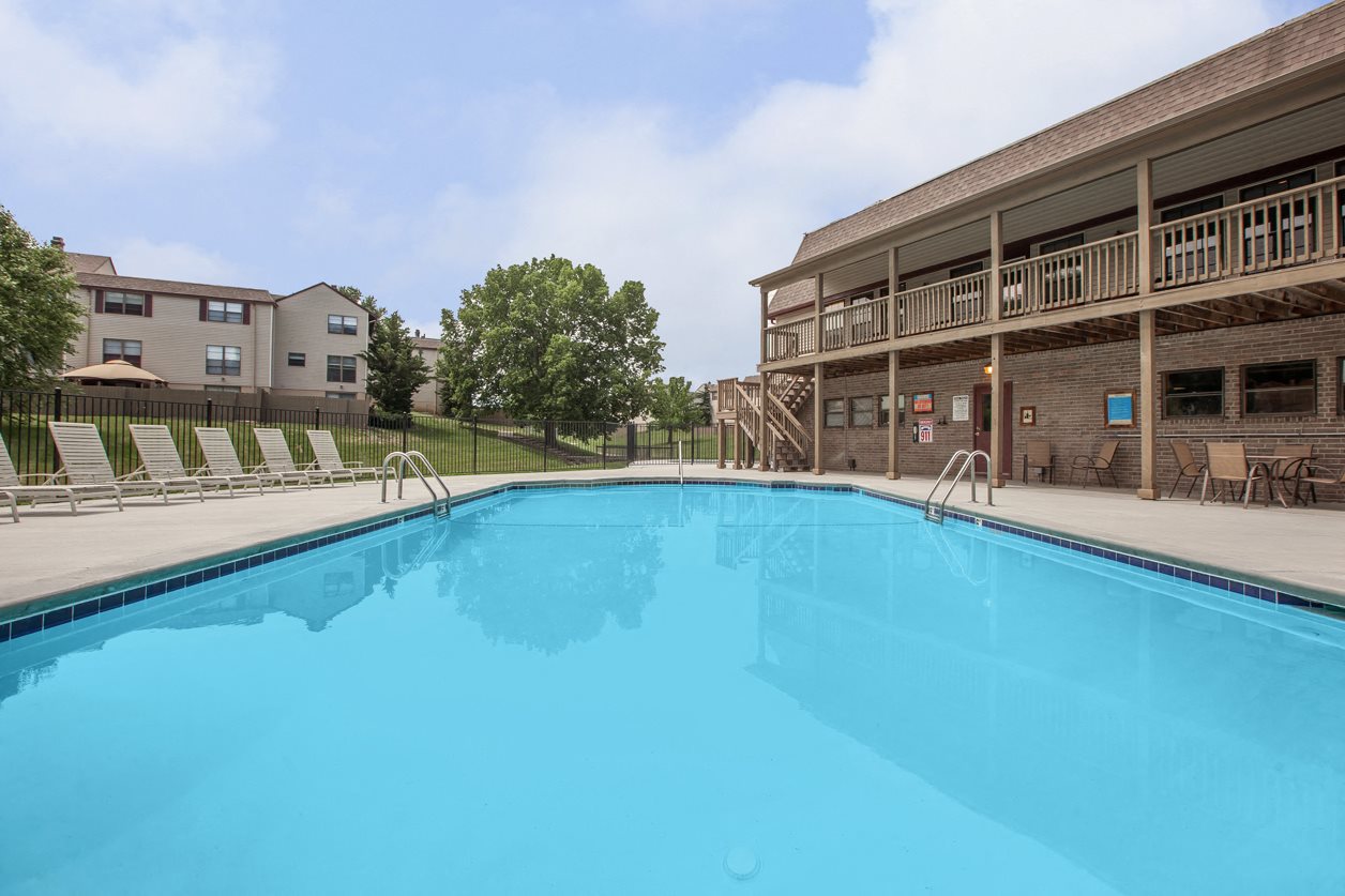 Sheridan Ridge Apartments in Overland Park, KS