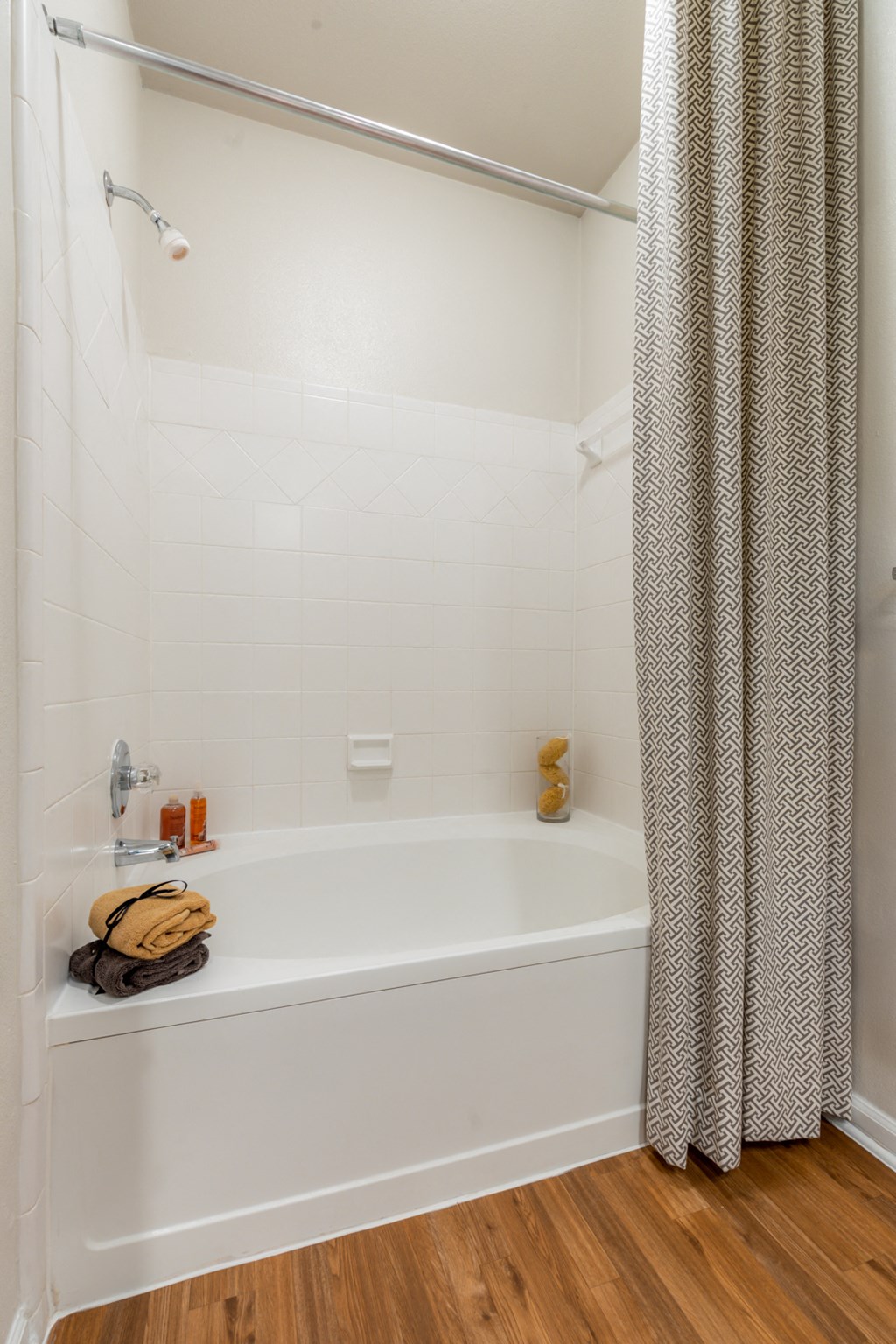 Bath tub at Wynnewood Farms Apartments, Overland Park, 66209