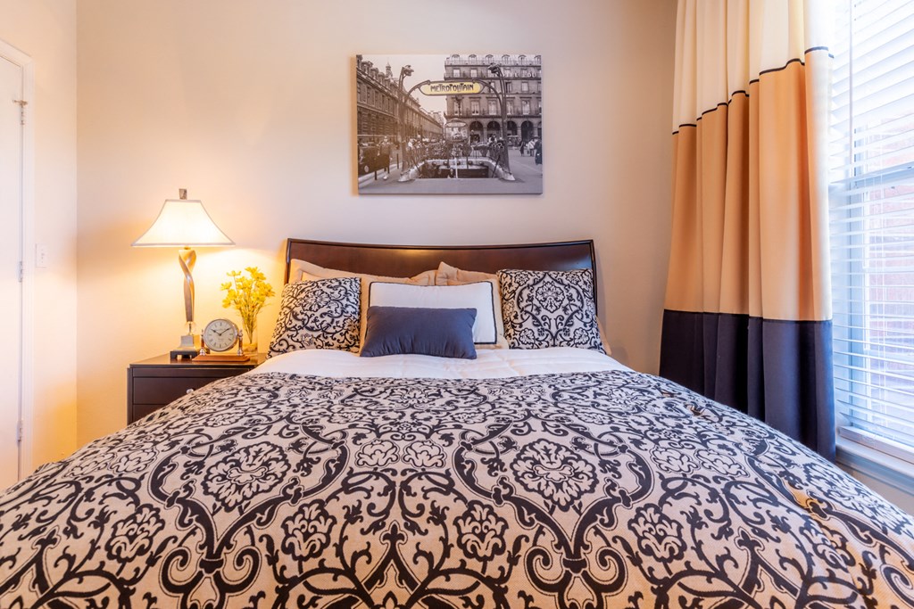 Bedroom area at Wynnewood Farms Apartments, Kansas, 66209