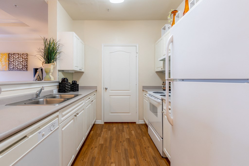 Kitchen at Wynnewood Farms Apartments, Overland Park, KS