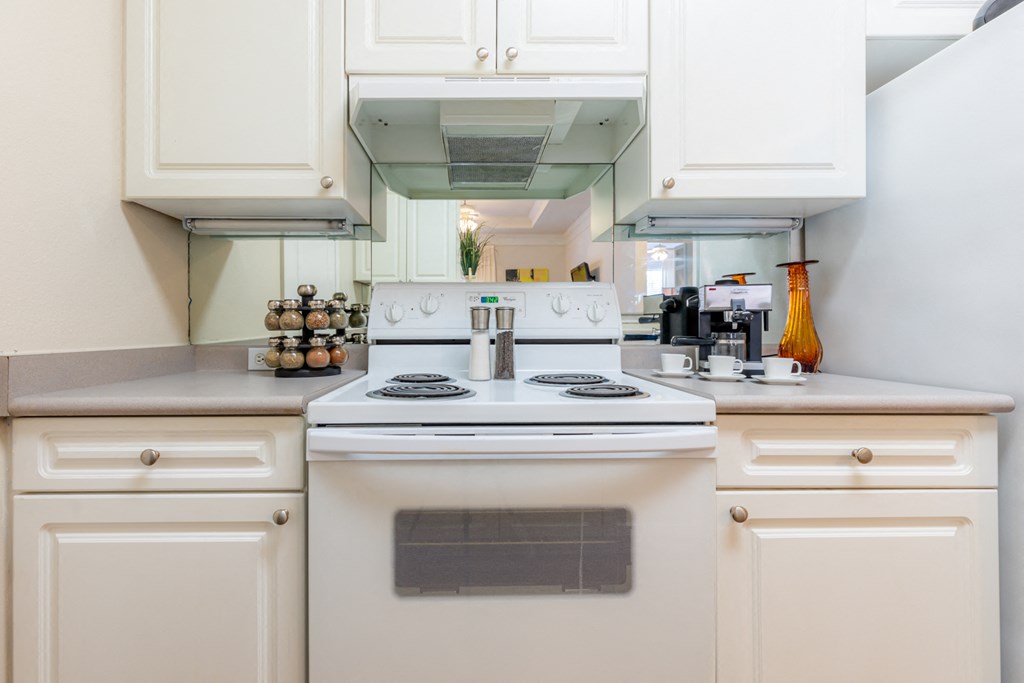 Appliances at Wynnewood Farms Apartments, Overland Park, Kansas