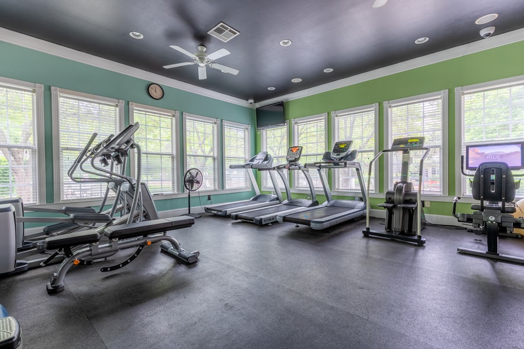 Gym at Wynnewood Farms Apartments, Kansas, 66209