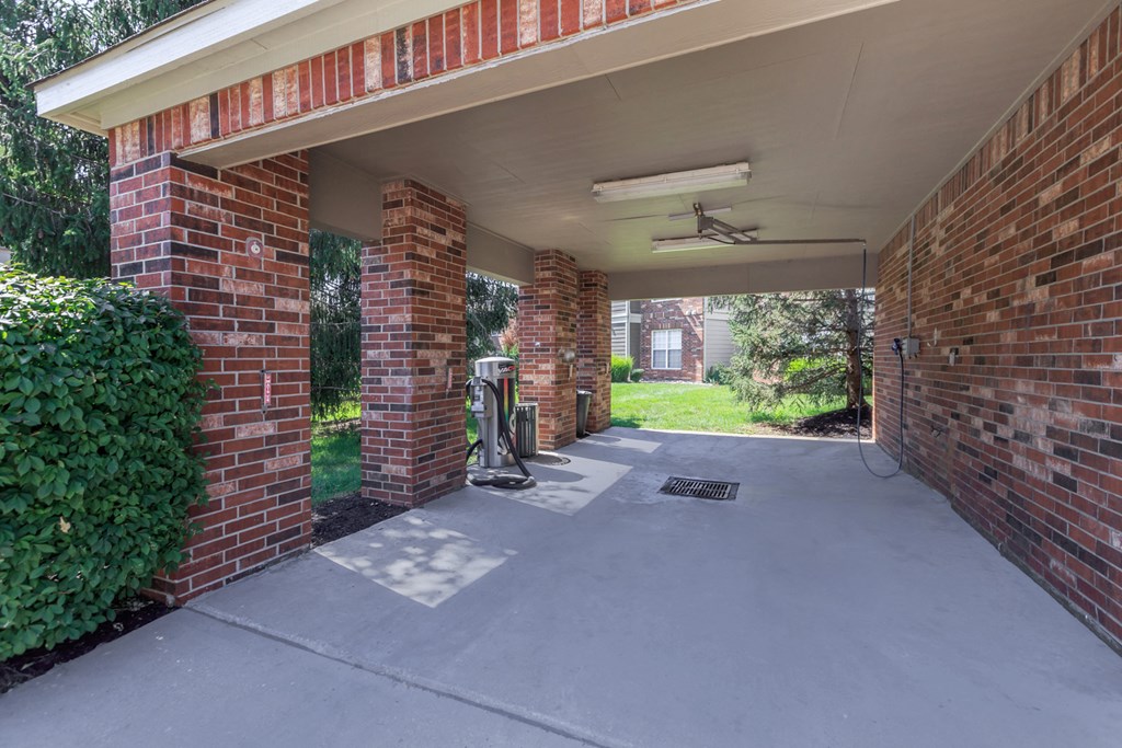 Exterior area at Wynnewood Farms Apartments, Kansas, 66209