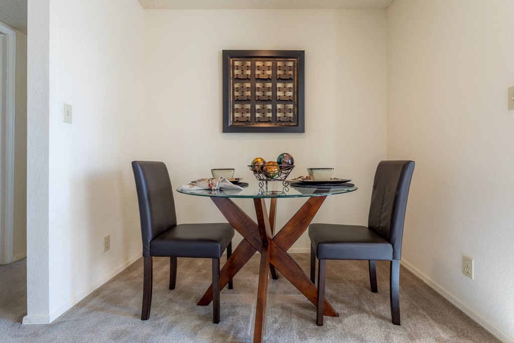 Dining table and chairat Coventry Oaks Apartments, Kansas