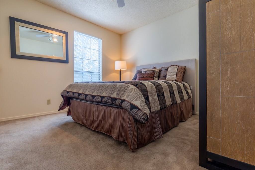 Bedroom with bed at Coventry Oaks Apartments, Overland Park, KS, 66214