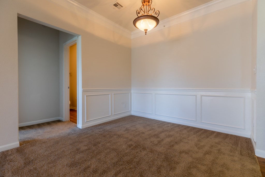 Rooms with ceiling fan at Wynnewood Farms Apartments, Overland Park, KS, 66209