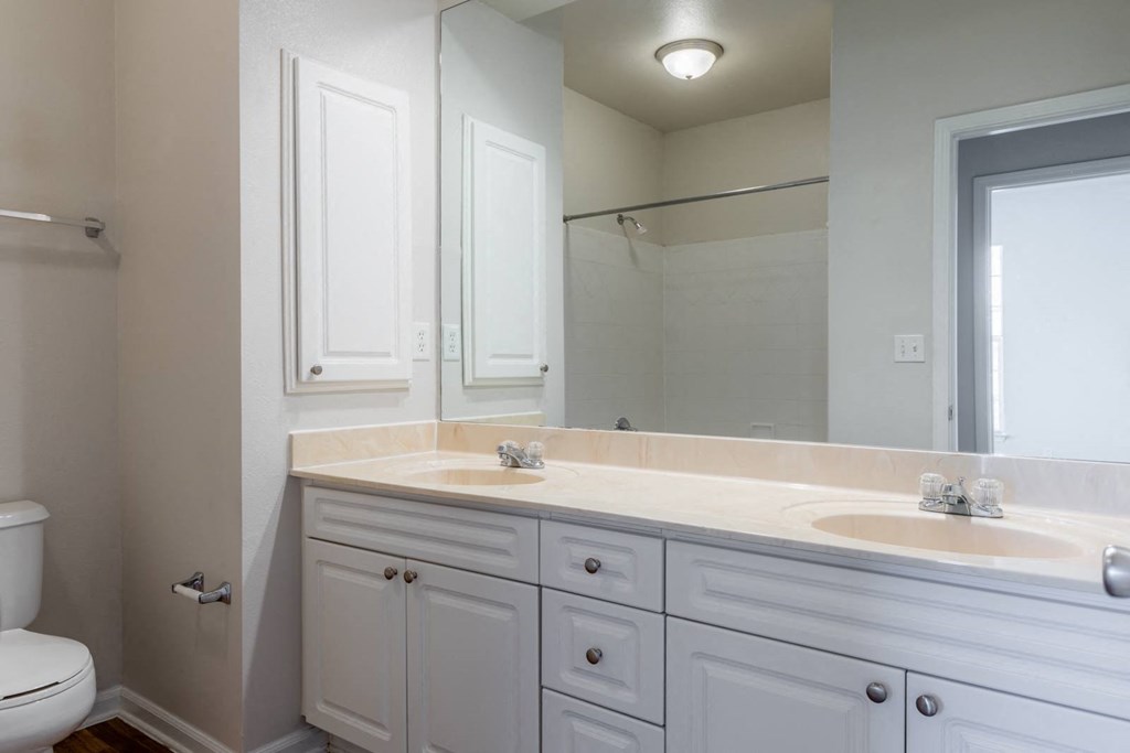 Ceiling fan and lights at Wynnewood Farms Apartments, Overland Park, 66209