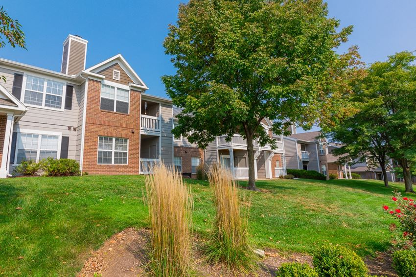 Stonebriar Woods Apartments, 12401 W. 120th St, Overland Park, KS