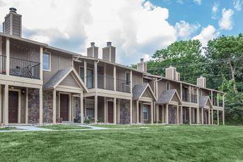Exterior View With Architectural Details at Waterford Place Apartments & Townhomes, Overland Park