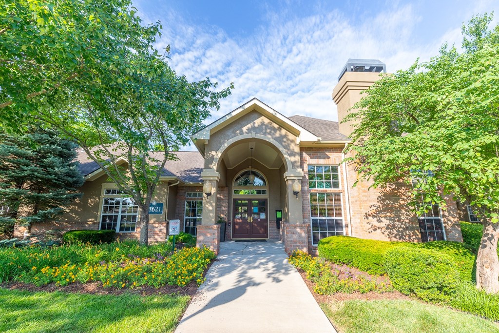 Grand Entrance at Crowne Chase Apartment Homes, Overland Park, 66210