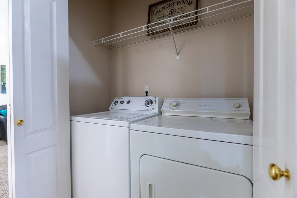 Laundry at Creekside Apartments, Kansas, 66213