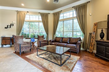 Leasing Office - Photo Gallery 3