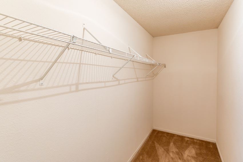 Millcreek Woods Apartment Homes, 1711 N. Ridgeview Rd, Olathe, KS