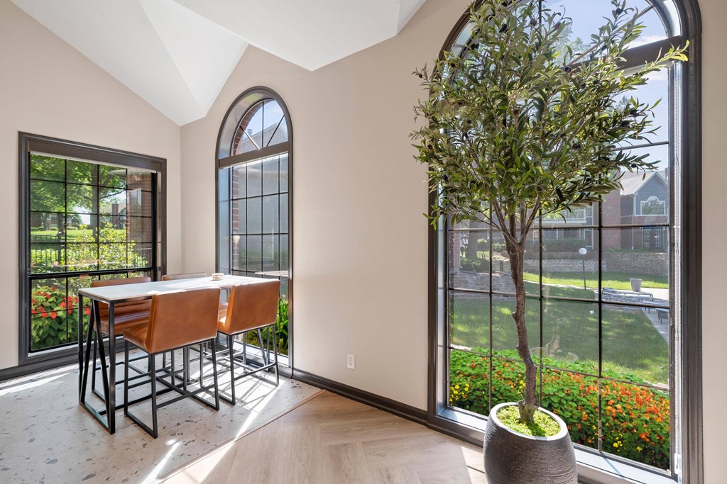 Dining Area at Highland Park Apartment Homes, Overland Park, 66214