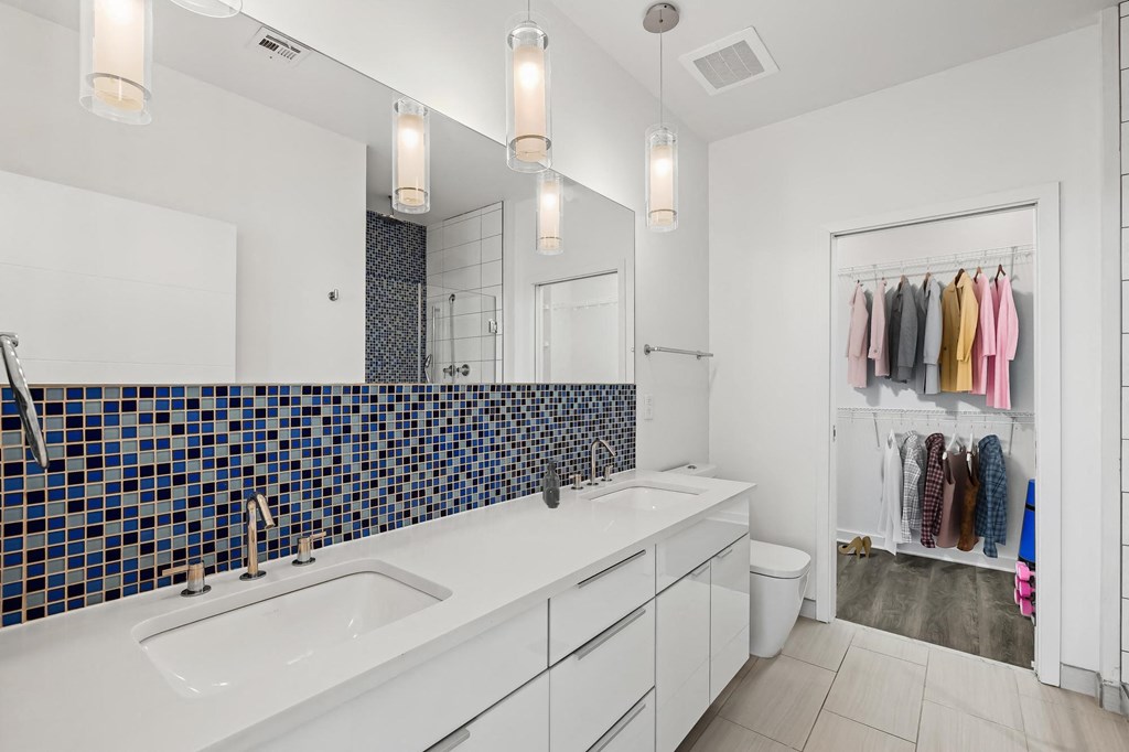 Bath and closet at Sky On Main Apartments, Missouri City, Missouri