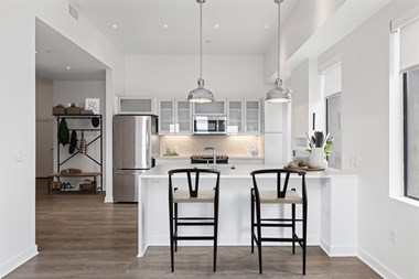 One bedroom Kitchen at Sky on Main in Kansas City - Photo Gallery 2